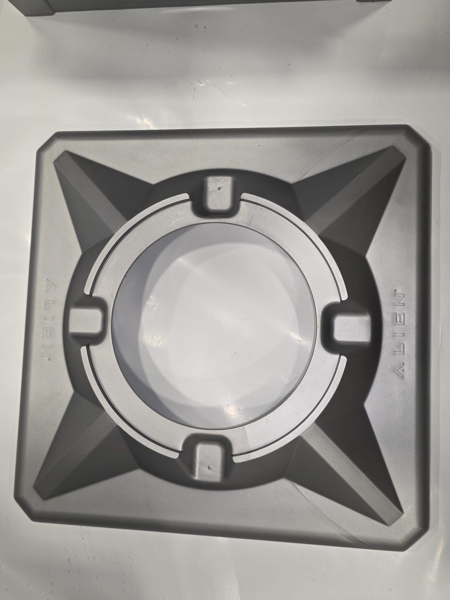 Alien RDWC Pro Silver Series 16 Pot 36L System + 250L Tank & Jetstream 2 Pump – Clearance