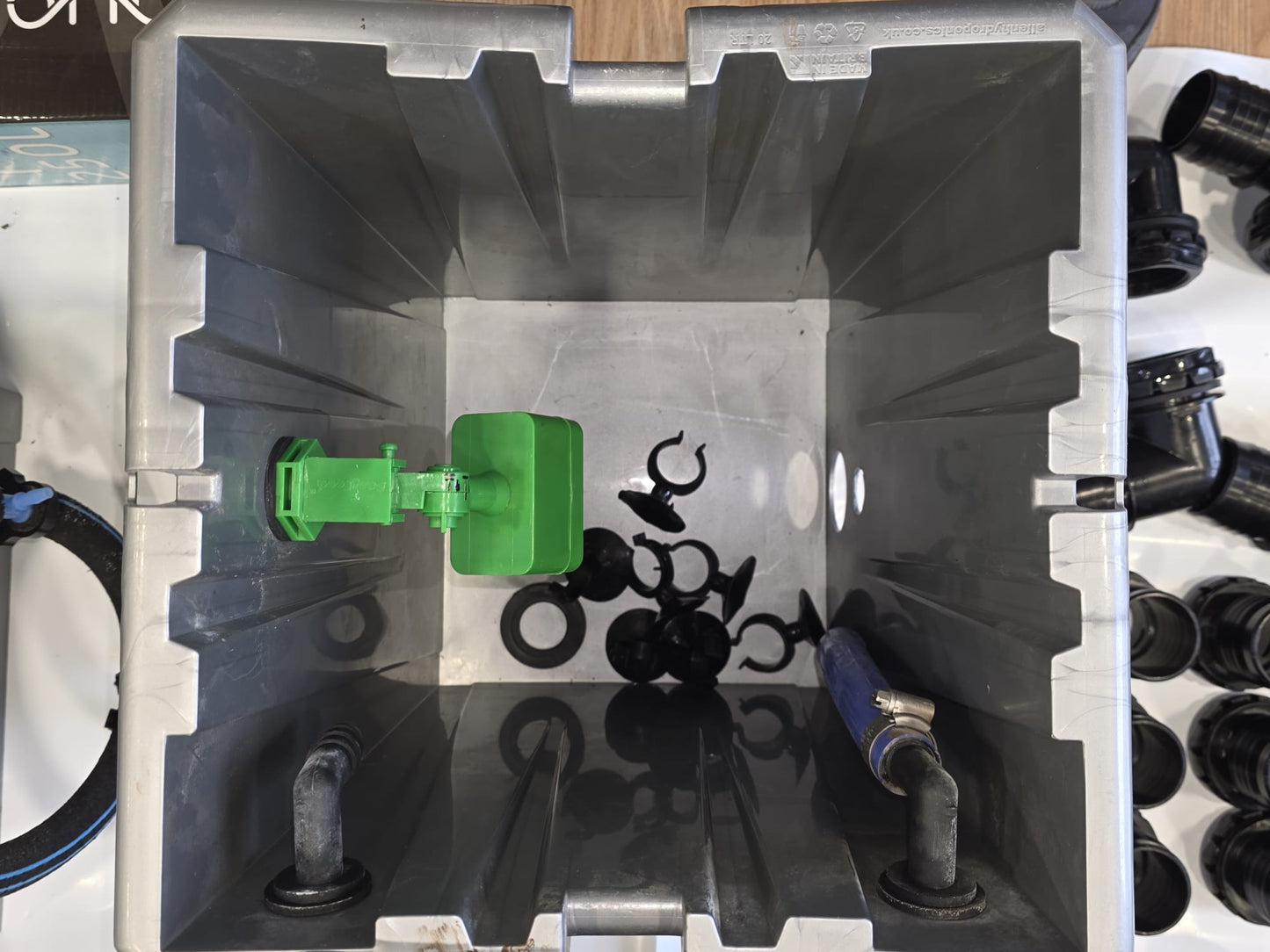 Alien RDWC Pro Silver Series 16 Pot 36L System + 250L Tank & Jetstream 2 Pump – Clearance